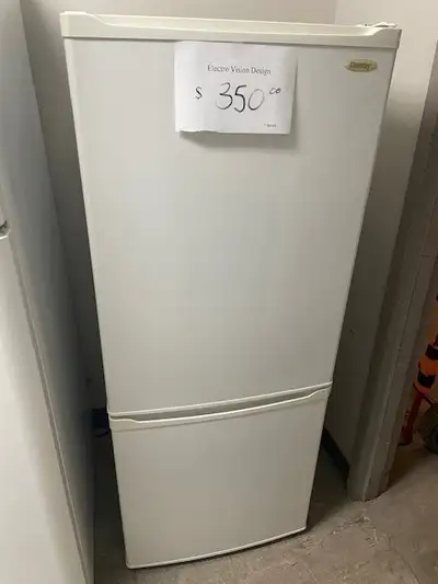 Réfrigérateur blanc 24'' congélateur en bas Danby, View more