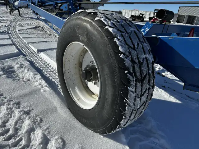 2015 Brandt 16 X 105 Ft Hydraulic Swing Grain Auger 16105-HP in Farming Equipment in Grande Prairie - Image 19