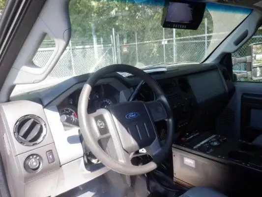 2012 Ford F-550 4x4 Crew Cab Service Truck with Shelving in Heavy Trucks in Edmonton - Image 34