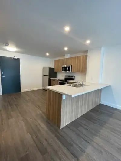 Modern 1 Bedroom Ground Floor Unit with Private Patio