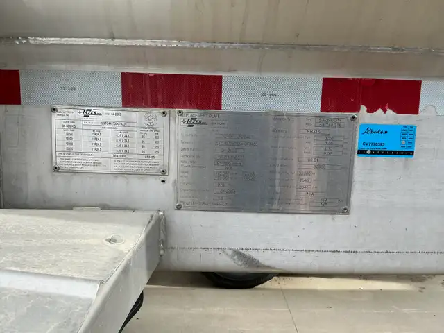 2003 Lazer 32000L Quad/A Tank Trailer in Heavy Equipment in St. Albert - Image 3