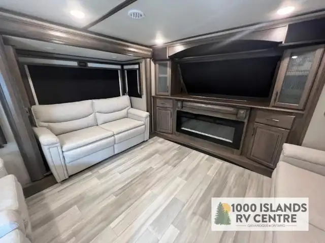 2023 Grand Design Solitude 380FL in Travel Trailers & Campers in Kingston - Image 14