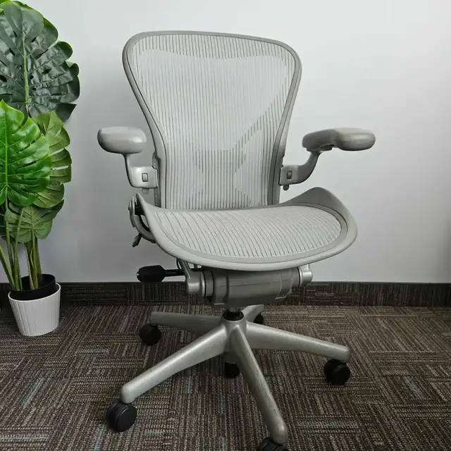 Herman Miller aeron b fully loaded free delivery office chair in Chairs & Recliners in City of Toronto - Image 2