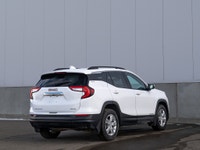 CARGET AUTOMOTIVE is thrilled to offer this 2022 GMC Terrain SLE, a versatile compact SUV in Canada,... (image 6)