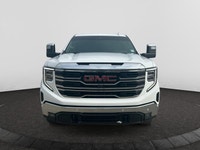 Welcome to Capital GMC! Looking for more luxury in the All New GMC Sierra? This 4WD White Sierra SLT... (image 7)