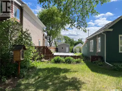 Excellent opportunity in the heart of Riversdale. Located at 432 Avenue D South, this 25x140 lot is...