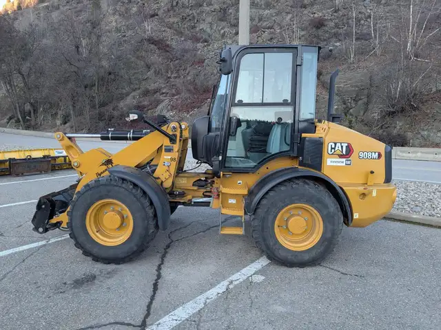 2020 CATERPILLAR 908M in Heavy Equipment in Edmonton - Image 9