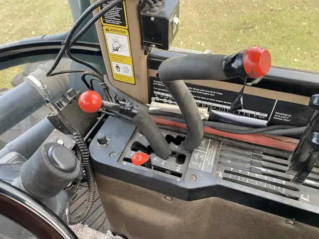 1993 John Deere 4WD Tractor 8770 in Farming Equipment in Edmonton - Image 8