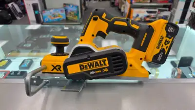 DEWALT 20v XR Brushless 3-1/4" Planer - DCP580, View more