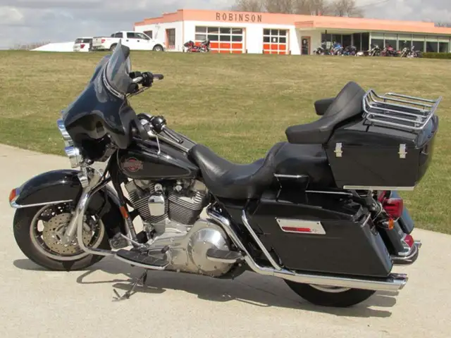 2004 Harley-Davidson FLHT - Electra Glide 61,000 KM New Cam Tens in Sport Touring in Leamington - Image 11