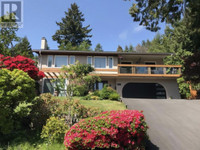 4572 WOODGREEN DRIVE West Vancouver, British Columbia