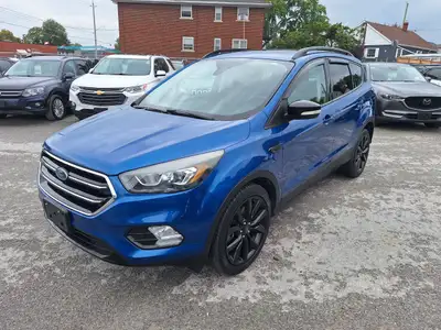 2017 Ford Escape, 2.0L 4 Cyl, Power windows, Power locks, Cruise control, Navigation, AM, FM, CD, Bl...