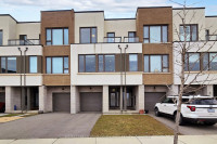 Luxe 3-Storey Townhouse: Pond View!