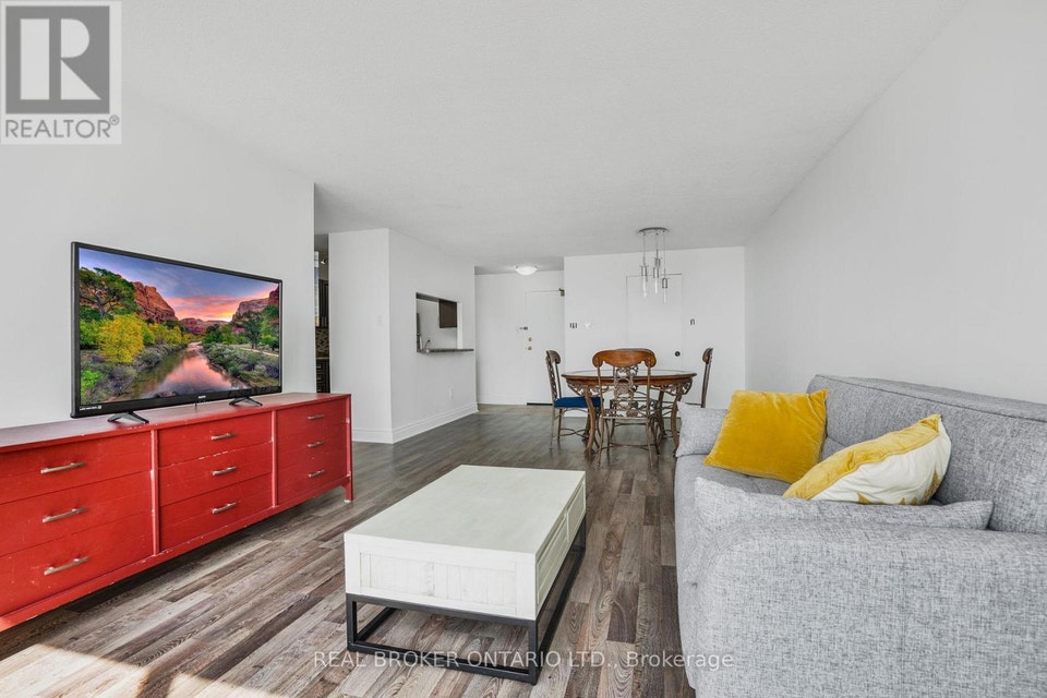 2101 - 4205 SHIPP DRIVE Mississauga (City Centre), Ontario 2