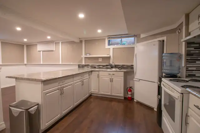 **ALL INCLUSIVE** BEAUTIFUL 1 BEDROOM UNIT IN THE NORTH END!! in Long Term Rentals in St. Catharines - Image 6