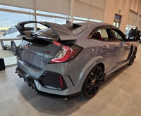 The 2019 Honda Civic Type R is built for those who live for the thrill of the drive. With its aggres... (image 3)