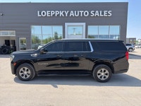 2022 GMC Yukon SLE | 8 Passenger | Spacious, Powerful & Family Ready Loeppky Auto Sales is proud to... (image 9)