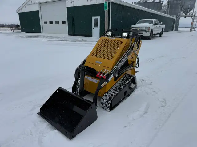 2026 AGT Industrial 1 Ton Stand On Gas Skid Steer (Tracked & Whe in Heavy Equipment in Ottawa - Image 4