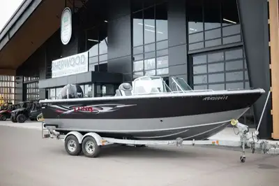 This boat is in amazing condition. Only 47hrs on the 300hp Mercury Verado main engine. Also includes...