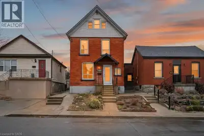 Are you looking to live in the bayfront community and be close to downtown shop and amenities? With...