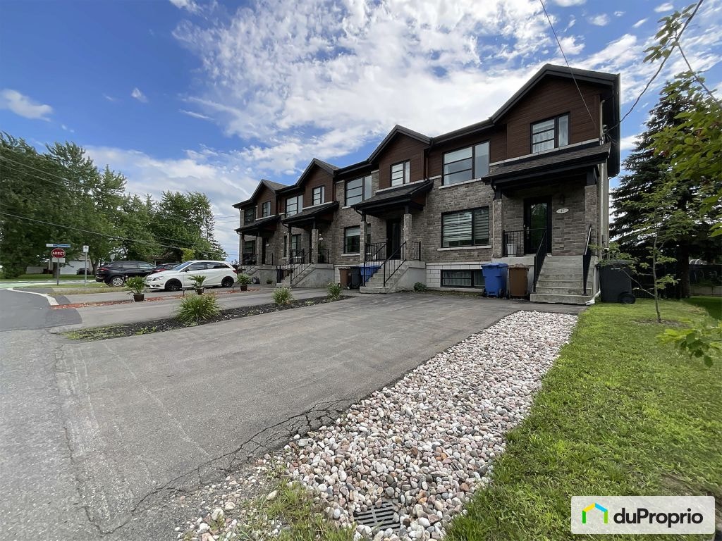 $585,000 - Townhouse for sale in St-Philippe — photo 1