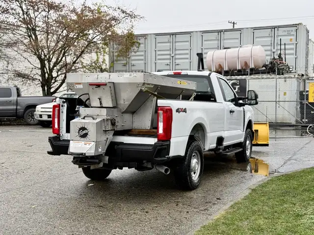 2023 Ford F-250 XL 4X4 Plow Truck with Sander in Heavy Trucks in Regina - Image 11