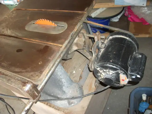 Vintage Beaver Table Saw in Power Tools in Belleville - Image 6