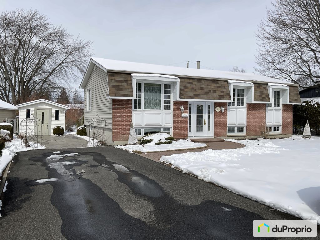 $595,000 - Bungalow for sale in Mont-St-Hilaire — photo 1