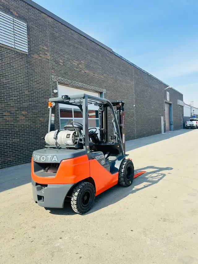  2022 Toyota 5000lbs cap Outdoor Forklift 3 stage w Side-Shift in Heavy Equipment in Mississauga / Peel Region - Image 4