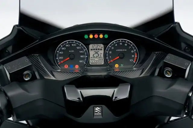 2025 Suzuki Burgman 400 in Scooters & Pocket Bikes in Ottawa - Image 9