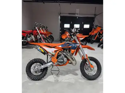 2026 KTM 50 SX FACTORY KTM 50 SX FACTORY 2026 Les photos peuvent être à titre indicatif et sans insc...