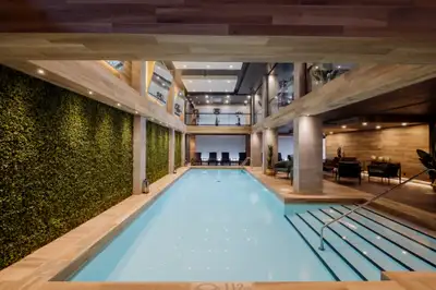 Plusieurs unités meublés et tout inclus dans le quartier Saint-Jean-Baptiste. Cet immeuble en béton...