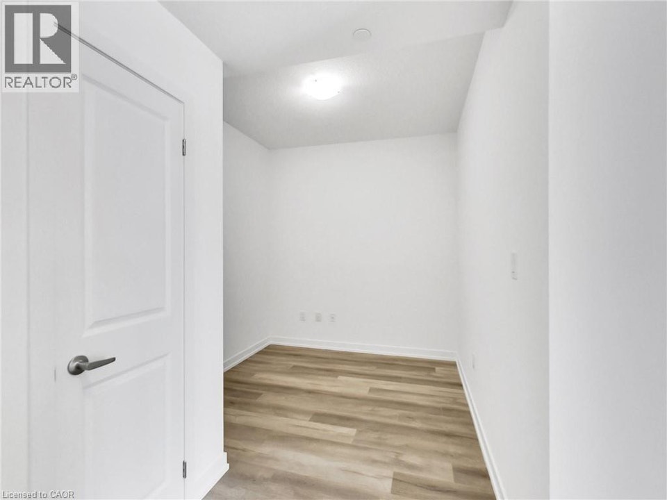 470 DUNDAS Street E Unit# 1008 Waterdown, Ontario 5