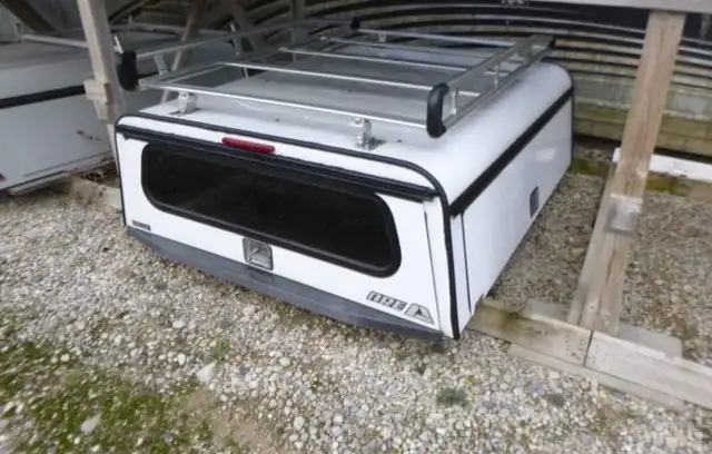 2015 - 2020 Ford F150 6'6 White ARE Contractor Truck Cap in Other Parts & Accessories in Kitchener / Waterloo - Image 2