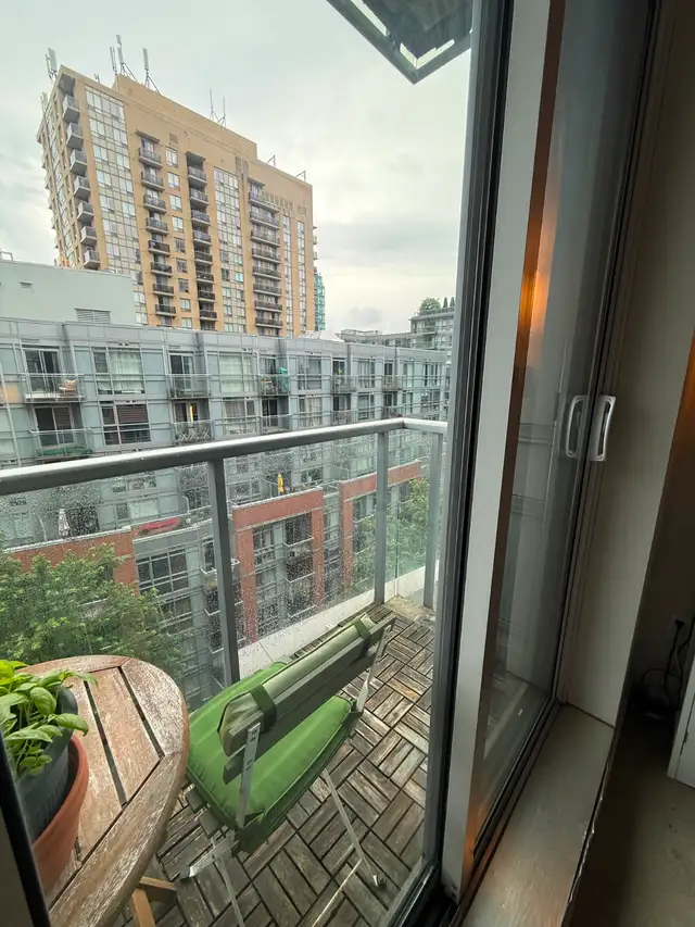 High-Ceiling Loft with Natural Light in Queen West in Long Term Rentals in City of Toronto - Image 11