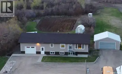 This rural residence in the RM of Longlaketon , Saskatchewan offers 1028 sq. ft. of living space on...