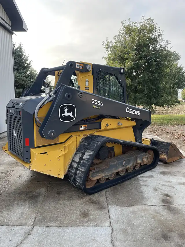 2020 DEERE 333G SKIDSTEER in Heavy Equipment in Calgary - Image 4