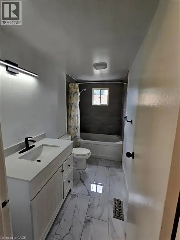99 CLUTHE Crescent Kitchener, Ontario in Houses for Sale in Kitchener / Waterloo - Image 21