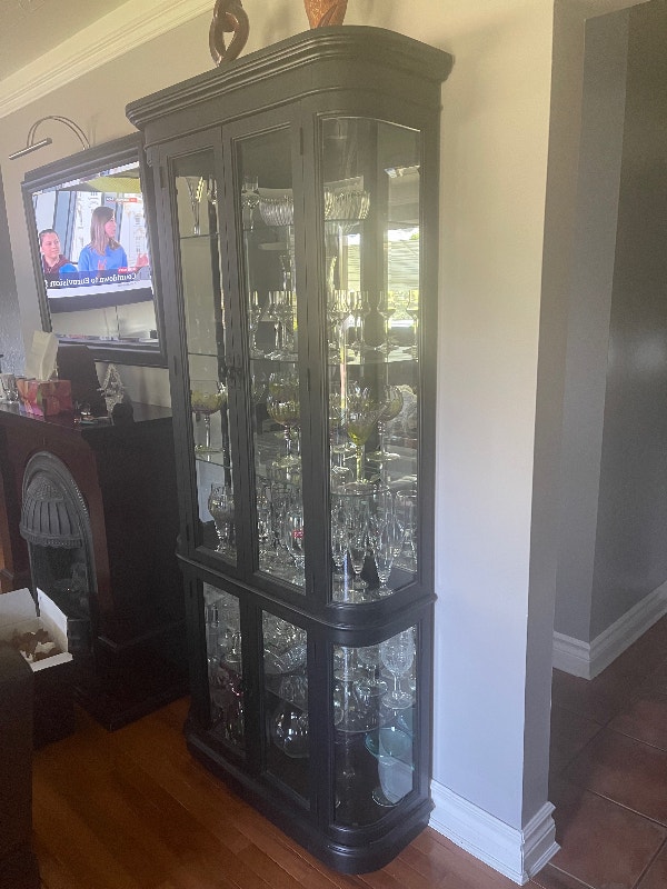 BLACK SOLID WOOD BEVELLED GLASS CHINA Hutches & Display