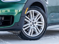 CARGET AUTOMOTIVE is thrilled to offer this 2020 Mini Countryman Cooper S E, a plug-in hybrid compac... (image 4)