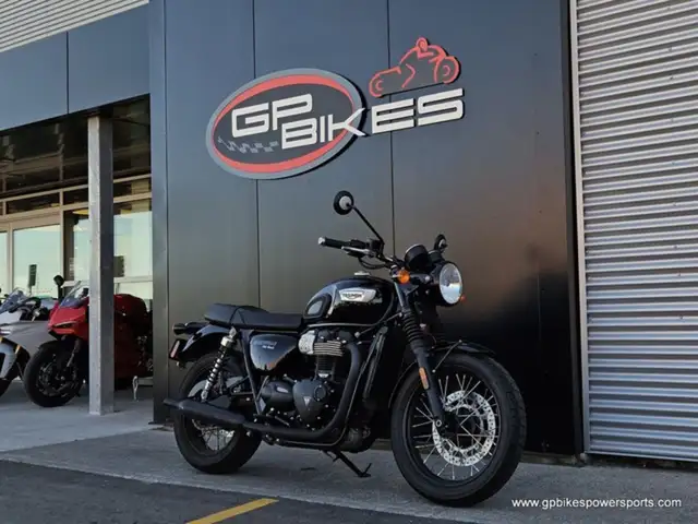 2017 Triumph Bonneville T100 Black Jet Black in Street, Cruisers & Choppers in Oshawa / Durham Region - Image 2