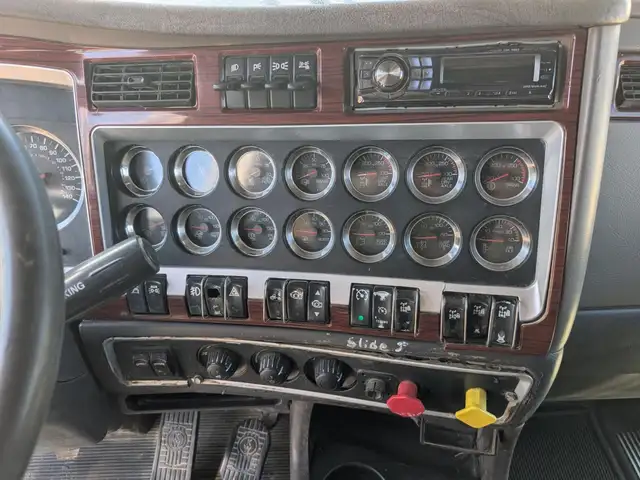2007 KENWORTH T800 in Heavy Trucks in Saskatoon - Image 22