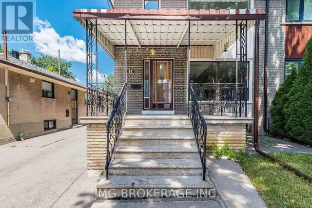 53 Foxrun Avenue Toronto (Downsview-Roding-Cfb), Ontario, photo 3 of 4
