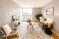Located in Ottawa South, The Oaks offers excellent value and convenience, featuring an outdoor pool,... (image 3)