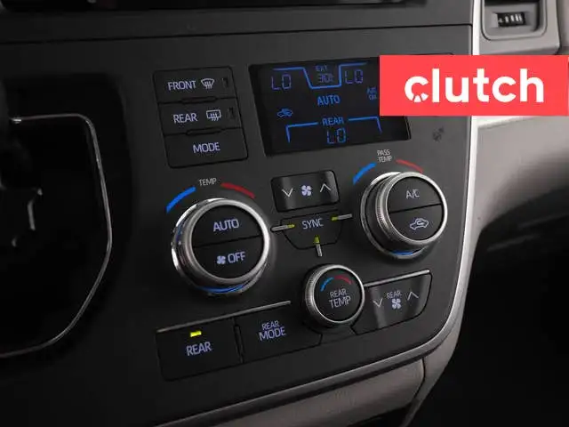 2020 Toyota Sienna LE 8-Passenger in Cars & Trucks in City of Toronto - Image 38