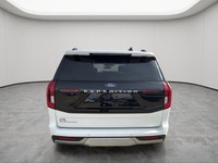 NAVIGATION, LEATHER SEATS, PANORAMIC ROOF, BLIND SPOT MONITOR, ADAPTIVE CRUISE CONTROL Step into the... (image 6)
