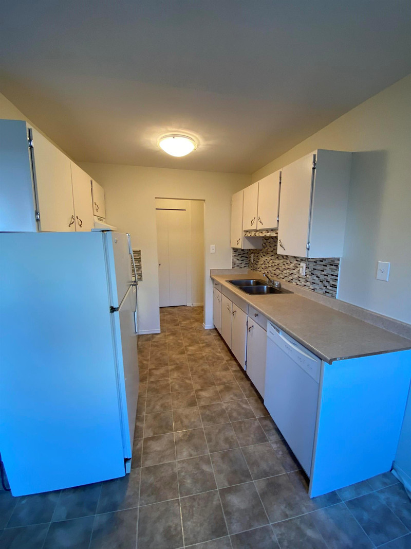 2 Bedrooms Apartment for Rent 169 South Moilliet Street Long Term Rentals Parksville