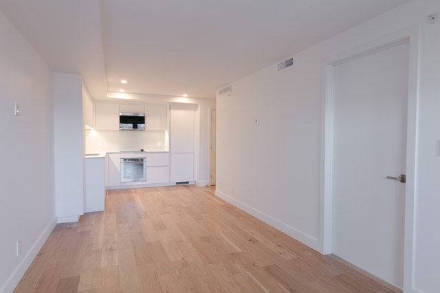 3460 Peel Street 3460 Peel Street — photo 3