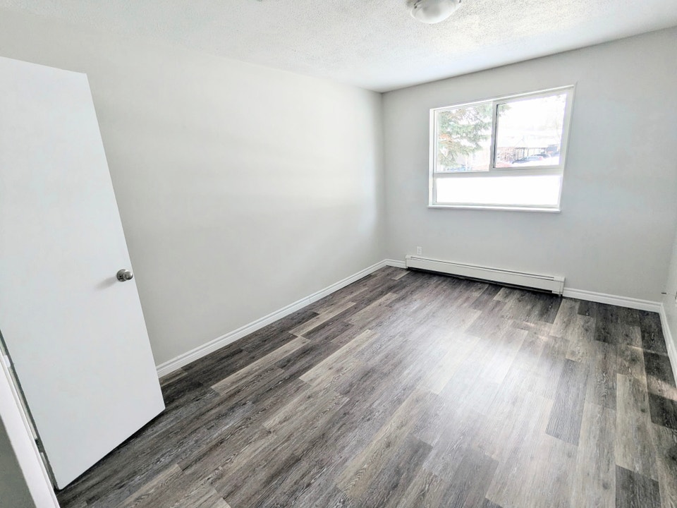 84 Country Hill Dr Kitchener - 1 bed for rent! 4