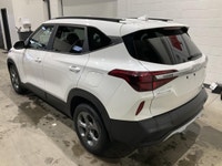 // JAMAIS ACCIDENTÉ! // // UN SEUL PROPRIÉTAIRE //Ce Kia Seltos 2023 version LX MAGS CAMERA RECUL A/... (image 1)